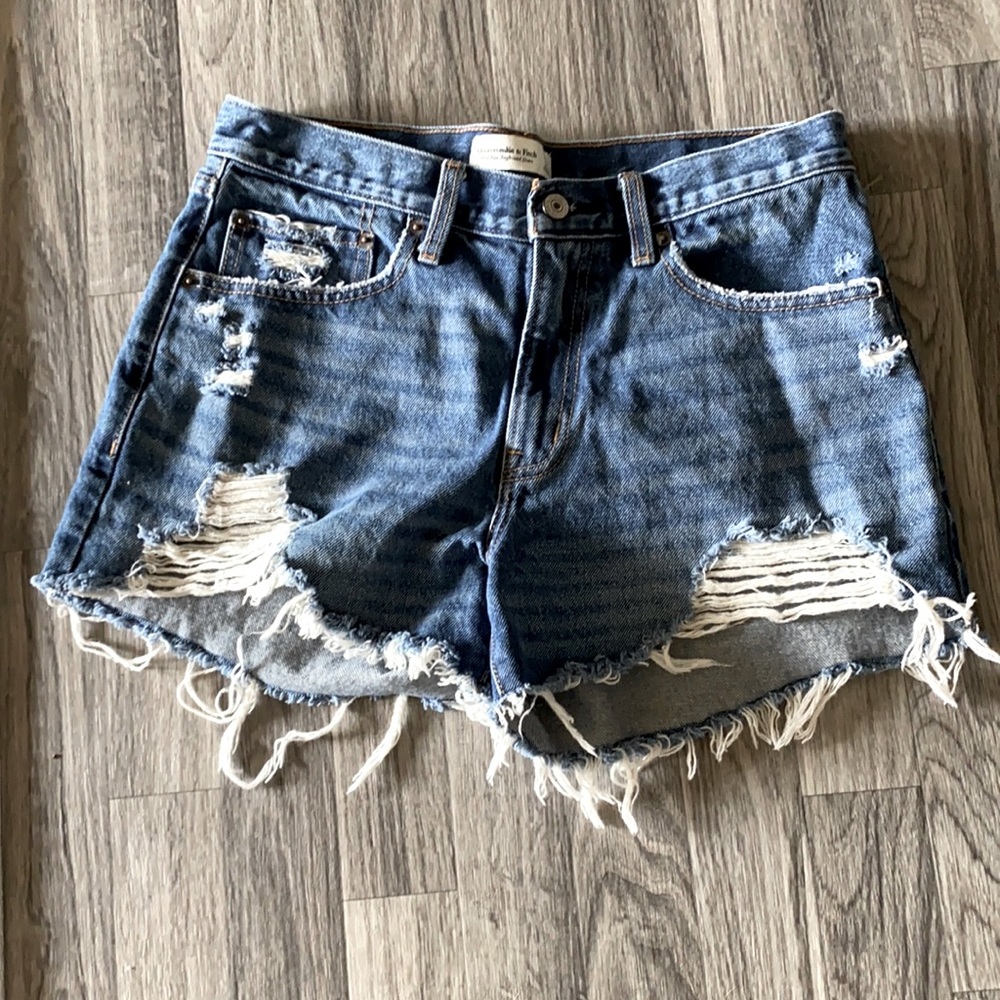 Abercrombie & Fitch mid rise boyfriend short